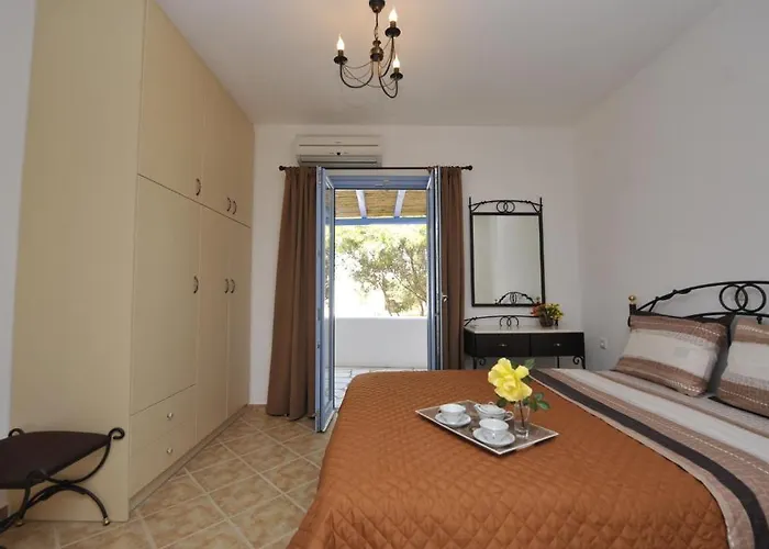 Evita * Aliki (Paros)